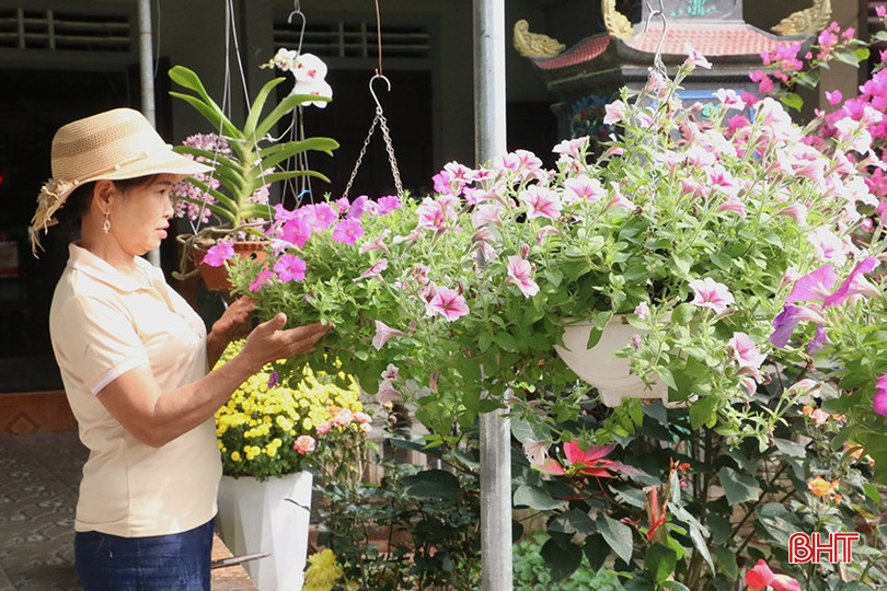 Người dân thôn Sông Con chăm chút cho vườn nhà, góp phần làm đẹp cảnh quan. z5960461295577-fe5f602013b65ebf96396a4f5d0338d4-7493-1993.jpg
