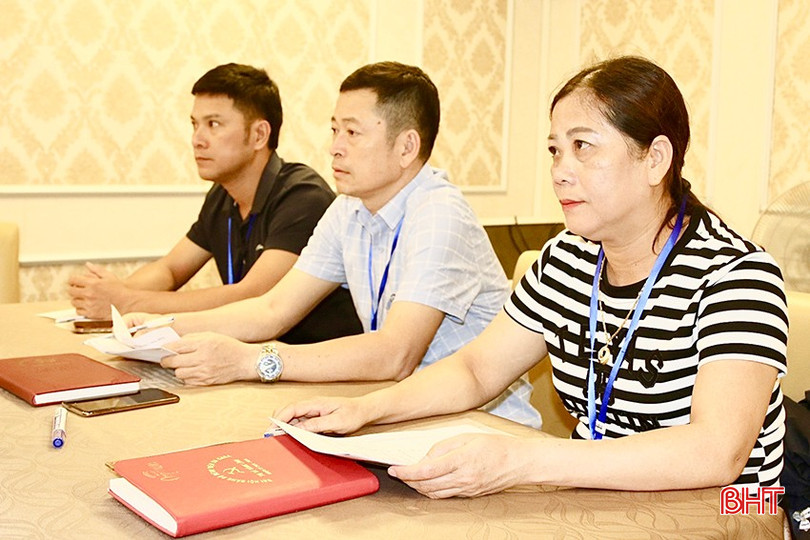 Các học viên là bác sĩ, nữ hộ sinh đang làm việc tại các trung tâm y tế huyện, thị, thành phố tham gia lớp tập huấn kỹ thuật tháo, cấy que tránh thai 2 nang Jadelle (tháng 7/2024). bqbht_br_z6113810450203-d0a8009fbb5c64ae1d3997a36b13ed7c.jpg