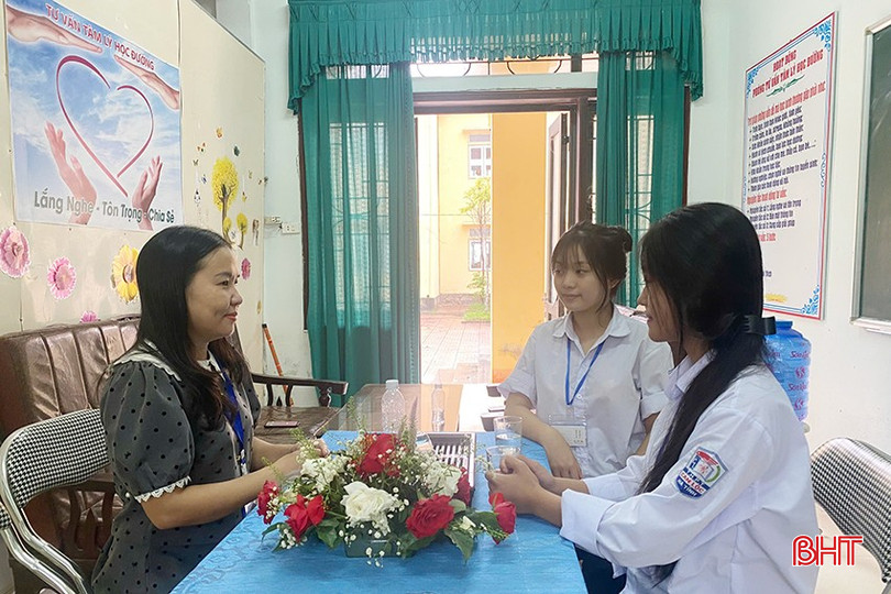 Tổ tư vấn tâm lý Trường THPT Can Lộc đã trở thành địa chỉ tin cậy cho các em học sinh. z5907389786734-b04520ab5ea40870f8d10a1963cf21d6-1669.jpg