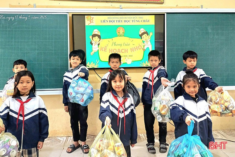 Hướng tới Đại hội Cháu ngoan Bác Hồ tỉnh lần thứ XIII (năm 2025), từ đầu tháng 3/2025 đến nay, các cơ sở Đội trên toàn tỉnh đã triển khai nhiều hoạt động sôi nổi, thực hiện nhiều phần việc ý nghĩa. Trong ảnh: Đội viên Trường Tiểu học Tùng Châu (Đức Thọ) thực hiện phong trào “Kế hoạch nhỏ”.
