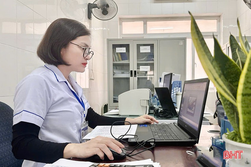 Chị Nguyễn Thị Thương dành thời gian để nghiên cứu, tìm hiểu sâu hơn về các bài học tại lớp tập huấn. bqbht_br_z6066738066633-793915507bc6ce442e36836efcc81f9c.jpg