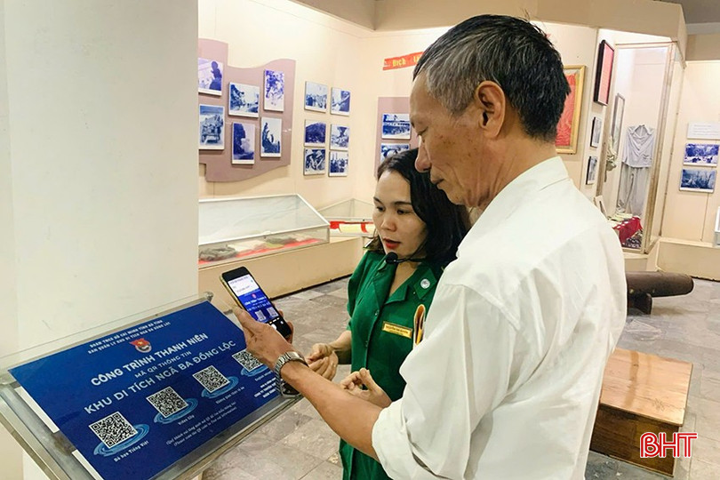 Du khách khi đến Ngã ba Đồng Lộc có thể quét mã QR tại từng điểm trong khuôn viên để nghe thuyết minh ngắn gọn, dễ hiểu, sinh động. bqbht_br_anh-1-ky-uc-ct.jpg