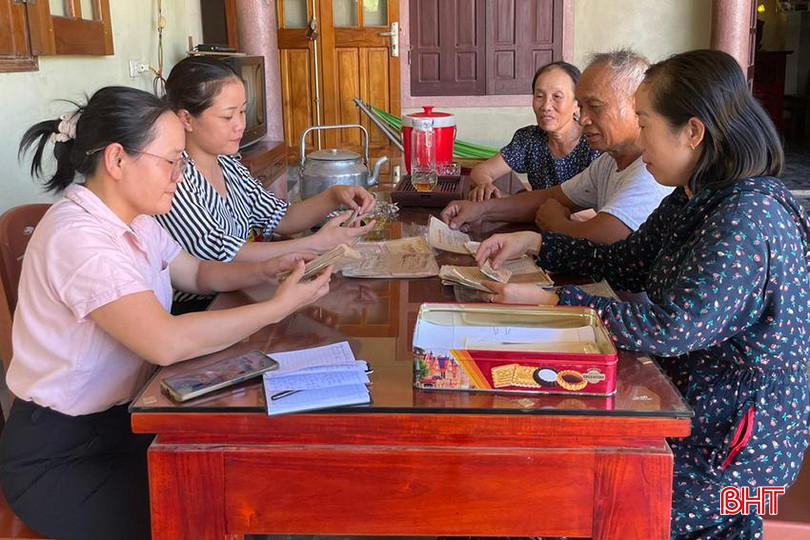 Gia đình ông Nguyễn Công Định luôn nâng niu, giữ gìn những kỷ vật của liệt sĩ Nguyễn Công Hường bằng niềm tự hào, biết ơn, thành kính sâu sắc. x40.jpg