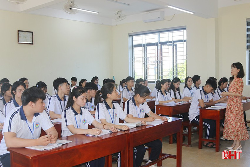 Trong nhiều tiết học, các giáo viên ở Hà Tĩnh đã khéo léo lồng ghép nội dung về sức khỏe sinh sản để giáo dục, định hướng cho học sinh (Ảnh tư liệu). z5870624688563_bdb462f6366c985f4f7f46ff915b9f2d.jpg