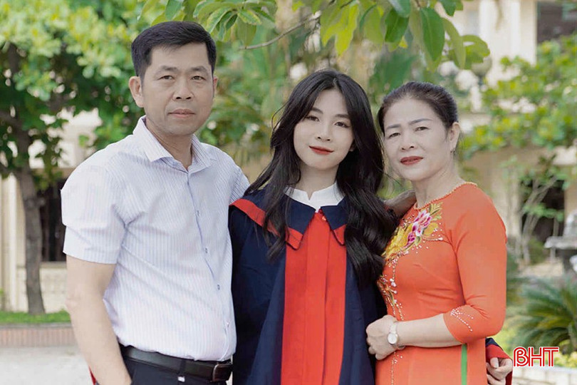 Dù học tập xa nhà song Đan Huyền luôn gọi điện hỏi thăm, gửi lời chúc và động viên ông bà, cha mẹ. bqbht_br_e2.jpg