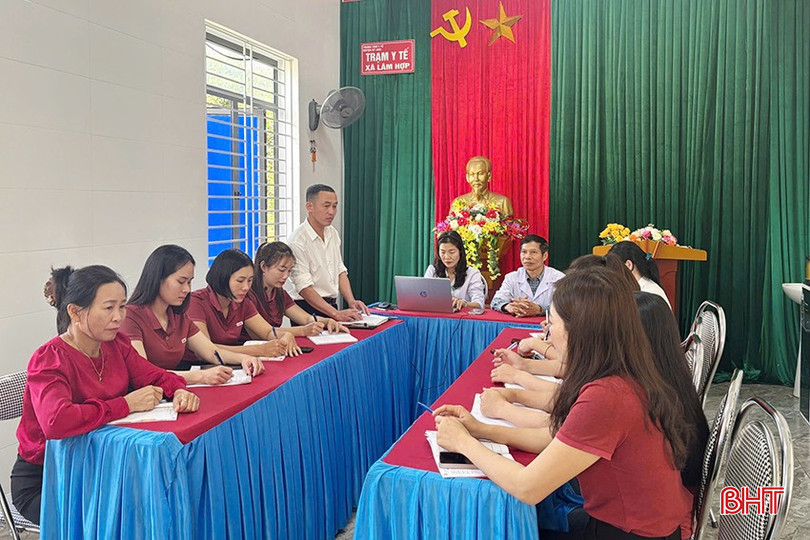 Đội ngũ CTV dân số ở xã Lâm Hợp (huyện Kỳ Anh) tâm tư với mức phụ cấp dành cho công tác dân số. bqbht_br_doi-ngu-ctv-dan-so-o-xa-lam-hop-huyen-ky-anh-tam-tu-voi-muc-phu-cap-danh-cho-cong-tac-dan-so.jpg