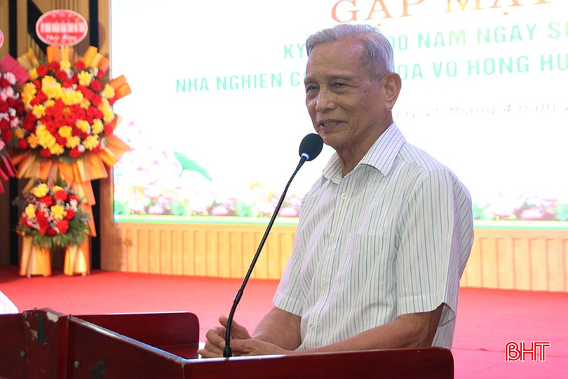 Chia sẻ tại buổi gặp mặt, nguyên Bí thư Tỉnh ủy Đặng Duy Báu cho biết: “Đây là một buổi gặp mặt đầy ý nghĩa nhằm tri ân nhà nghiên cứu văn hóa Võ Hồng Huy - người đã dành cả đời tâm huyết sáng tạo nên một khối lượng tác phẩm đồ sộ, với 20 đầu sách đã xuất bản cùng hàng ngàn trang bản thảo đã hoàn thiện hoặc còn dang dở”... bqbht_br_img-9617.jpg