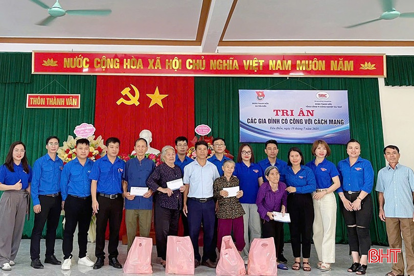 Đoàn xã Tiên Điền phối hợp với Đoàn Thanh niên Tổng Công ty Công nghiệp tàu thuỷ Việt Nam tổ chức tặng quà, tri ân các gia đình có công với cách mạng trên địa bàn. bqbht_br_z6820231465609-fcfa563b30547febc70584459e50569c.jpg