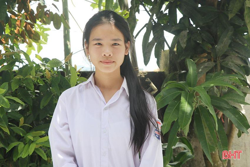 Nữ sinh Lê Thị Thanh Huyền - đồng thủ khoa khối C00 Hà Tĩnh. z5641672369726_bdea4749a038c1d7e4d67dbb38ad517b.jpg