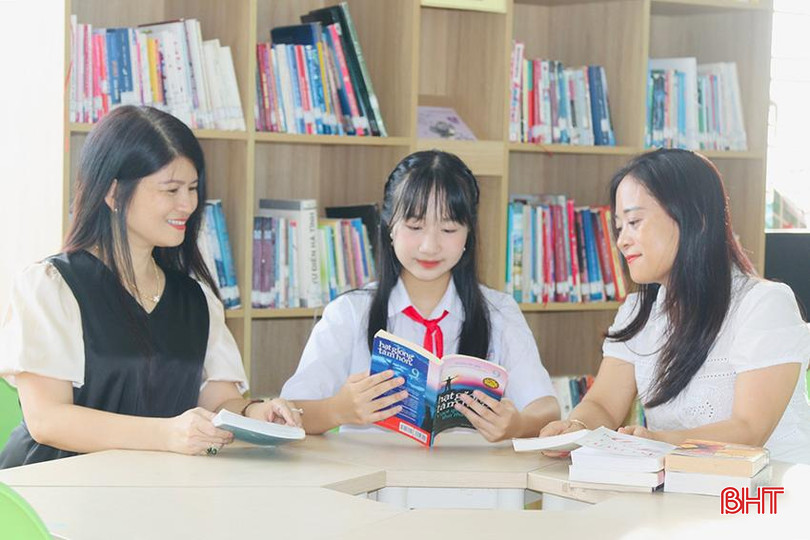 Sự động viên, hỗ trợ của giáo viên là động lực để Phương Thảo hoàn thành tốt bài thi của mình. z5639797496424_2eb5947acb9702d4a2dcc2c02ab5cb1d.jpg
