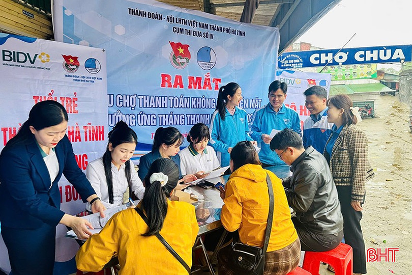 Tuổi trẻ TP Hà Tĩnh ra mắt khu chợ thanh toán không dùng tiền mặt ở chợ Chùa (xã Thạch Lạc). Tuổi trẻ TP Hà Tĩnh ra mắt khu chợ thanh toán không dùng tiền mặt ở chợ Chùa (xã Thạch Lạc).