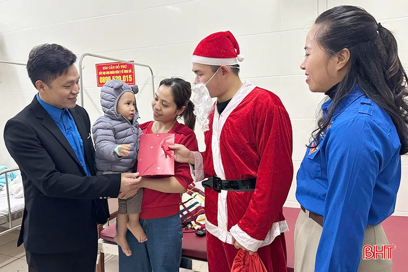 Đoàn Trường Cao đẳng Y tế Hà Tĩnh thường xuyên tổ chức hoạt động trao quà cho trẻ em khó khăn, người già neo đơn... đang điều trị tại các bệnh viện. bqbht_br_471667900-1121546186641730-8475563525363149901-n.jpg