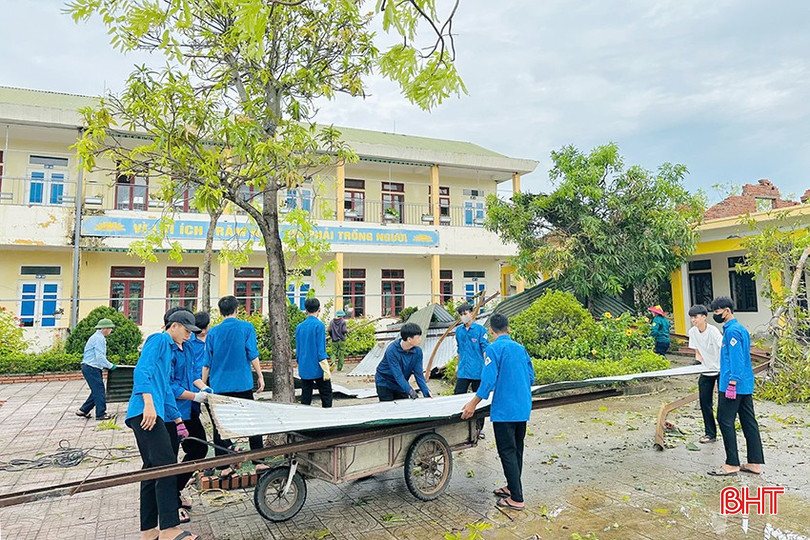 bqbht_br_thanh-nien-ha-tinh-tich-cuc-don-dep-khac-phuc-hau-qua-bao-lu-1.jpg