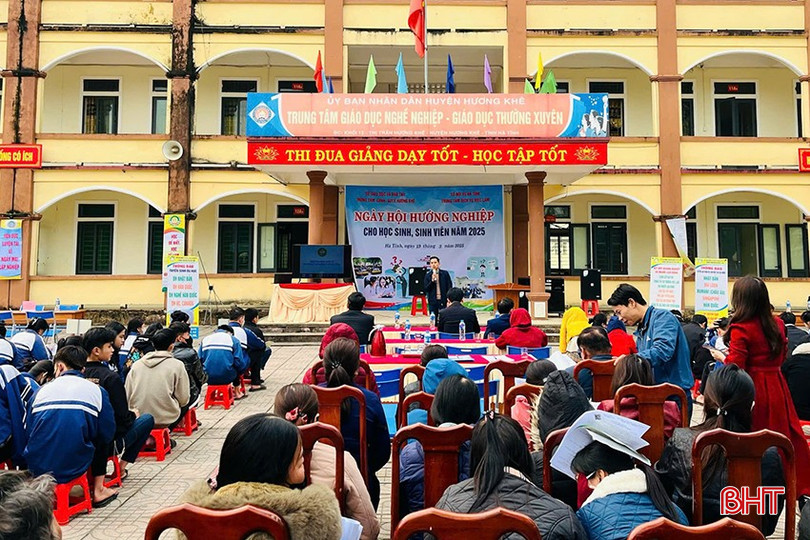 Trường Cao đẳng Y tế Hà Tĩnh thường xuyên tổ chức tư vấn tuyển sinh ở các Trường THPT, Trung tâm GDNN-GDTX trên địa bàn tỉnh. bqbht_br_z6626756110718-5fa6a2e3a3565cb23b7218cf3edf7c00.jpg