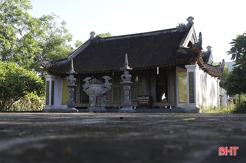 Đền thờ Nghĩa vương Nguyễn Biểu ở thôn Tiến Thọ (xã Yên Hồ, huyện Đức Thọ). Đền thờ Nghĩa vương Nguyễn Biểu ở thôn Tiến Thọ (xã Yên Hồ, huyện Đức Thọ).