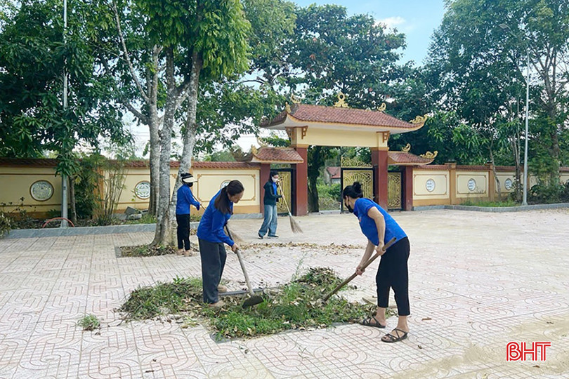 “Ngày Thanh niên cùng hành động” là dịp để tuổi trẻ toàn tỉnh phát huy tinh thần xung kích, tình nguyện, trách nhiệm và khát vọng cống hiến, góp phần cùng Đảng bộ và nhân dân Hà Tĩnh xây dựng quê hương ngày càng giàu đẹp, văn minh, hạnh phúc. Trong ảnh: Đoàn xã Phúc Trạch tổng dọn vệ sinh, sẻ phát tại Khu chứng tích Trường cấp II Hương Phúc.