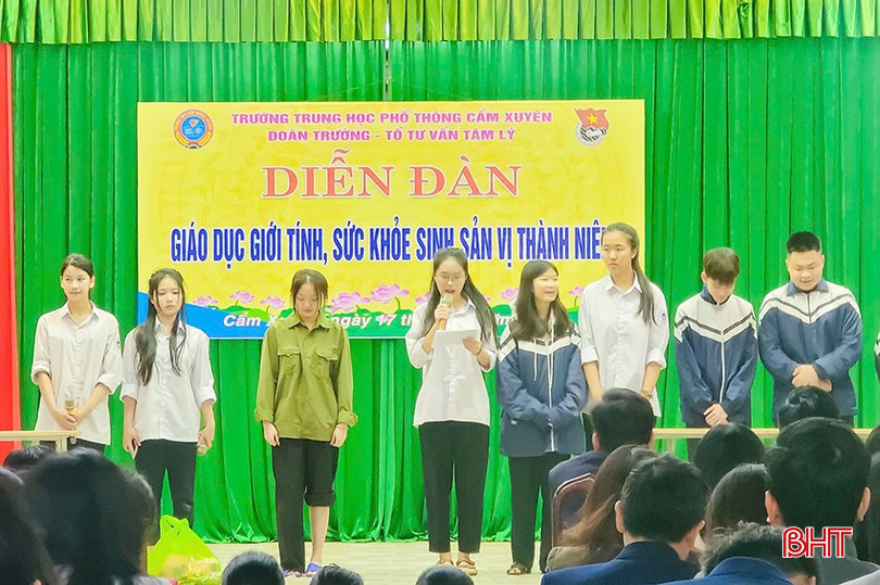Tình huống giả định về tác hại của việc thiếu kiến thức, kỹ năng về giáo dục giới tính, chăm sóc SKSS do học sinh Trường THPT Cẩm Xuyên thể hiện. bqbht_br_480420586-1120595393196922-1537444704812782909-n.jpg