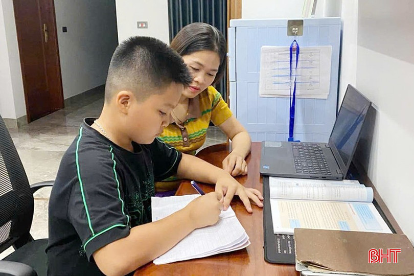 Đến nay, phong trào "Cùng con học bài" đã lan tỏa tới hầu hết các thôn, tổ dân phố của huyện Hương Khê. bqbht_br_den-nay-phong-trao-cung-con-hoc-bai-da-lan-toa-toi-hau-het-cac-thon-to-dan-pho-cua-huyen-huong-khe.jpg
