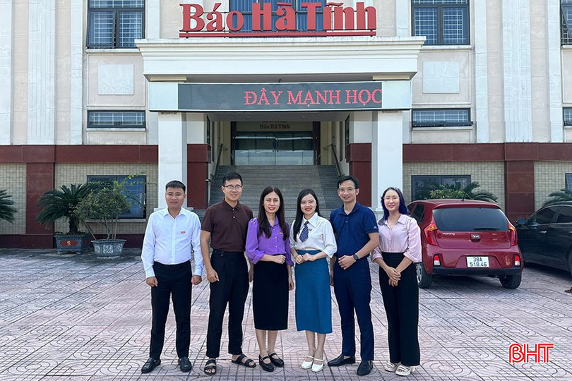 Nhóm tác giả Báo Hà Tĩnh đạt giải Khuyến khích Giải Báo chí toàn quốc “Vì sự nghiệp giáo dục Việt Nam” năm 2024. Nhóm tác giả Báo Hà Tĩnh đạt giải Khuyến khích Giải Báo chí toàn quốc “Vì sự nghiệp giáo dục Việt Nam” năm 2024.