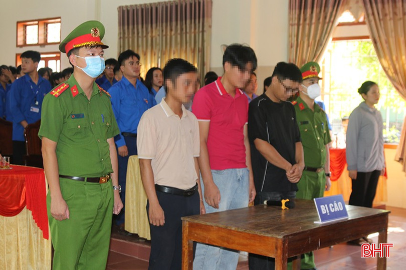 Các "bị cáo giả định" tại phiên xét xử sơ thẩm. img-3901-4492.jpg