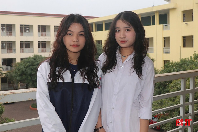 Nguyễn Thị Thu Hiền (bên trái) và Nguyễn Thị Khánh Chi xuất sắc giành giải nhất quốc gia môn Địa lý. bqbht_br_z6250053019895-c3bfc47c917f9fcebf9e10d93ef24ce1.jpg