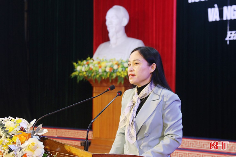 Phó Chủ tịch Hội LHPN tỉnh Trương Thị Lượng phát biểu hưởng ứng tháng hành động. bqbht_br_z6156680694066-4db1d2b2bbc77deecfd21d73398f703f.jpg