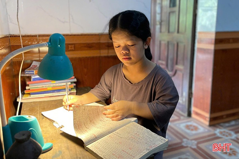 Thu Hà luôn biết ơn sự giúp đỡ của cộng đồng, xã hội đã cho em có điều kiện được tiếp tục theo đuổi giấc mơ giảng đường. z5756279449170_4e249b638b5fbacad113cfefd2c2a7b2.jpg
