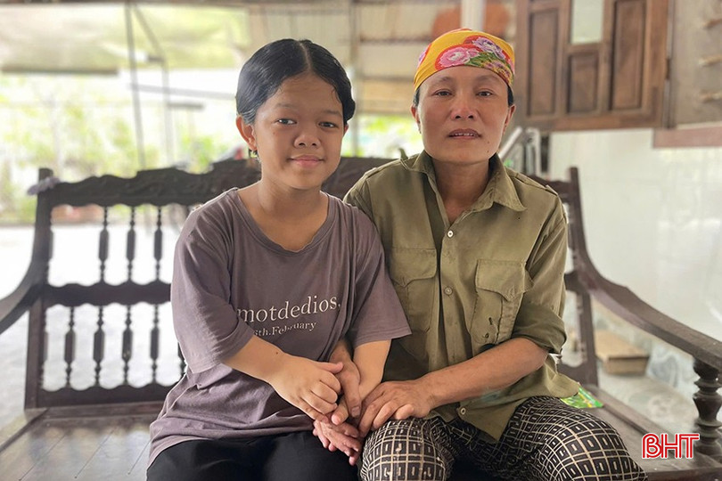 Dù có thân hình nhỏ không được như các bạn đồng trang lứa, song Nguyễn Thị Thu Hà luôn nỗ lực học tập để thay đổi cuộc sống. z5756279491921_c326982eef2c2e6e314d05e1cd186f2e.jpg