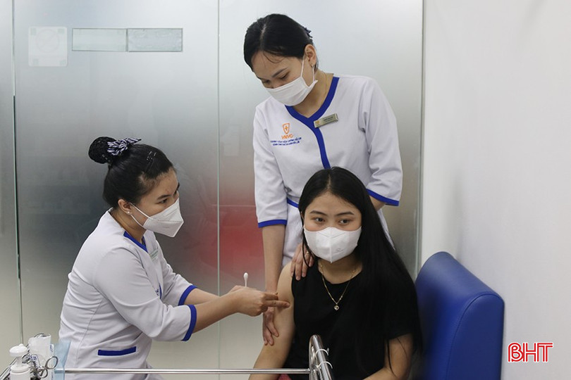 Mỗi ngày, có hàng chục lượt phụ nữ tới Trung tâm tiêm chủng VNVC để thực hiện các mũi tiêm, chuẩn bị cho quá trình mang thai. bqbht_br_moi-ngay-co-hang-chuc-luot-phu-nu-toi-trung-tam-tiem-chung-vnvc-de-thuc-hien-cac-mui-tiem-chuan-bi-cho-qua-trinh-mang-thai.jpg
