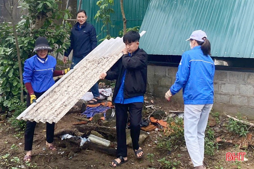 bqbht_br_doan-vien-thanh-nien-xa-yen-hoa-ho-tro-lop-lai-nha-cho-nguoi-dan-kho-khan-tren-dia-ban.jpg