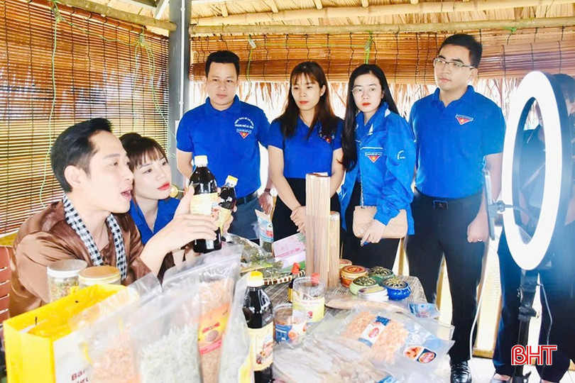 „Târg online OCOP” cu participarea a numeroși experți în comerț electronic, TikTokeri și KOL-uri. bqbht_br_z7300092333825-73210abe7990c2c796043f4a39a42834.jpg