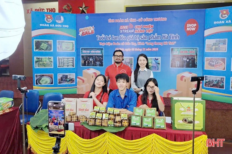 Datorită organizării regulate de activități livestream pentru a vinde specialități locale, membrii uniunii de tineret din comuna Duc Tho au devenit mai încrezători în interacțiunea cu cumpărătorii. bqbht_br_2025.jpg
