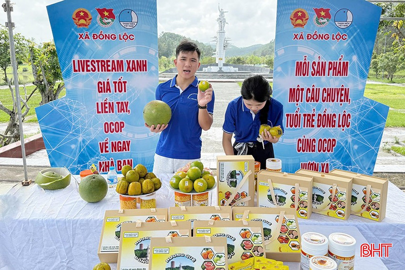 Membrii Uniunii Tinerilor din comuna Dong Loc au transmis în direct produse agricole locale în cadrul concursului „Tineretul răspândește valoarea produselor din Ha Tinh”. bqbht_br_2025-1.jpg