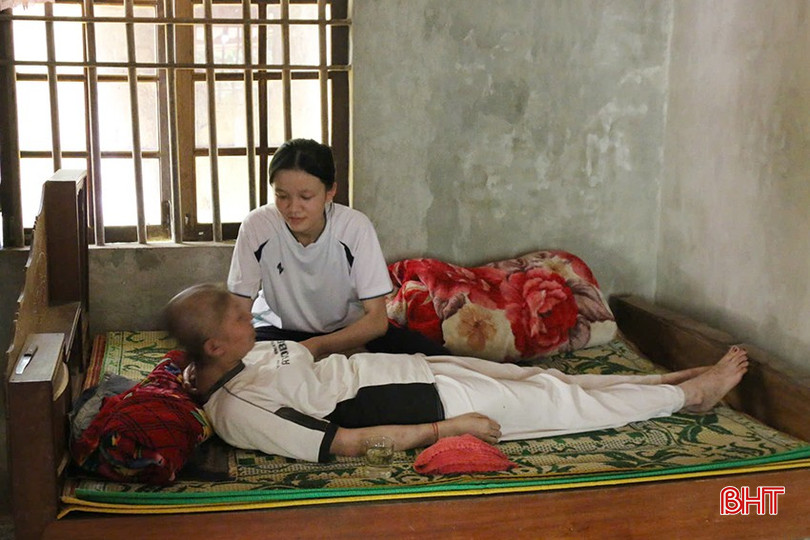 Thương chị, Ánh luôn nỗ lực chăm sóc, động viên chị. bqbht_br_z6928523415895-4528d7cdc141549e100365cd0a32774c.jpg