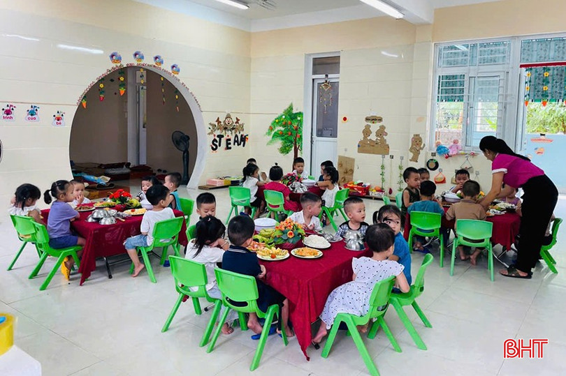 Học sinh Trường Mầm non Bông Sen thích thú với những bữa ăn ngon, sạch, an toàn. bqbht_br_mn-bong-sen-2.jpg