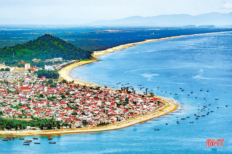 Chính địa hình đa dạng với thiên nhiên hữu tình cộng với sự phong phú trong đời sống văn hóa đã khiến Hà Tĩnh ngày càng nên thơ, nên nhạc. (Ảnh Hương Thành). bqbht_br_70d0154119t74011l0.jpg