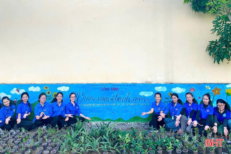 Đội tình nguyện Trường Đại học Hà Tĩnh thực hiện công trình "Vườn ươm thanh niên" tại xã Xuân Mỹ (Nghi Xuân). bqbht_br_anh-2-vuon-uom-thanh-nien.jpg