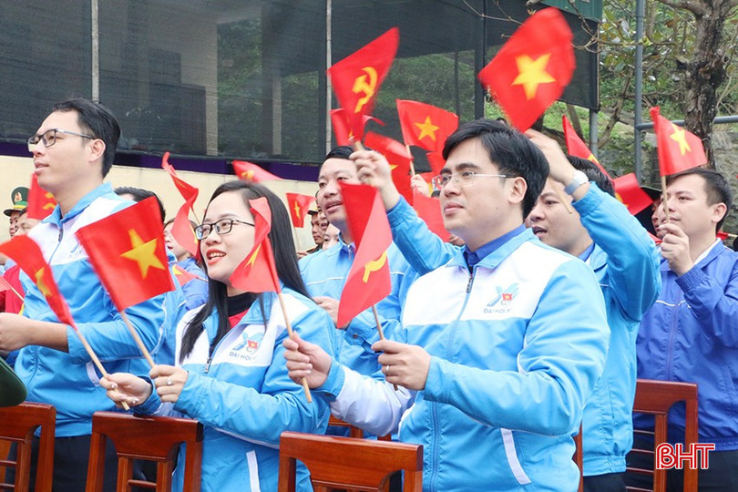 Các tầng lớp nhân dân Việt Nam luôn có trái tim yêu nước nồng nàn. bqbht_br_z5120808651265-e52c9b8138394785e05a7b3da244f6eb.jpg