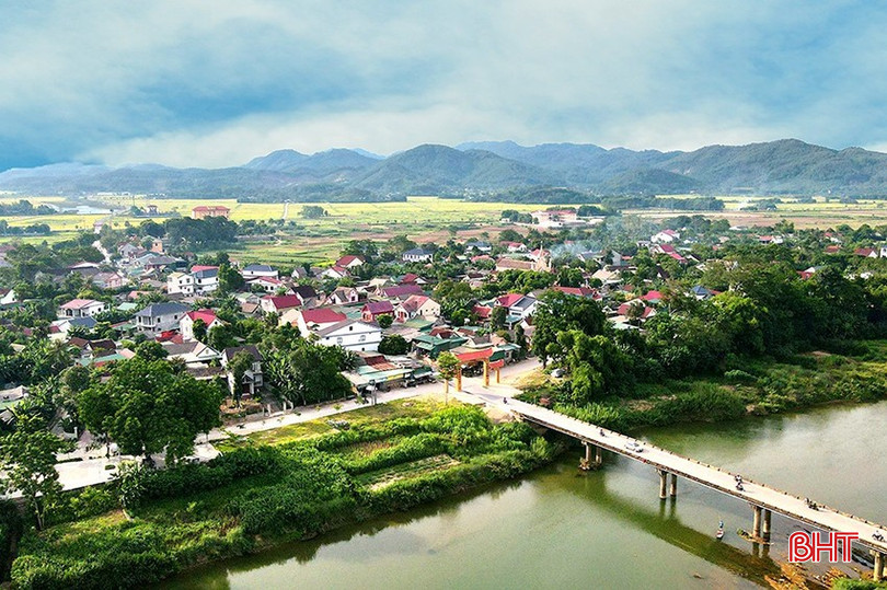 Năm 2005, xã Sơn Giang (Hương Sơn) được tặng thưởng danh hiệu Anh hùng Lực lượng vũ trang nhân dân thời kỳ chống Mỹ cứu nước. Ảnh: Minh Lý. bqbht_br_a7.jpg