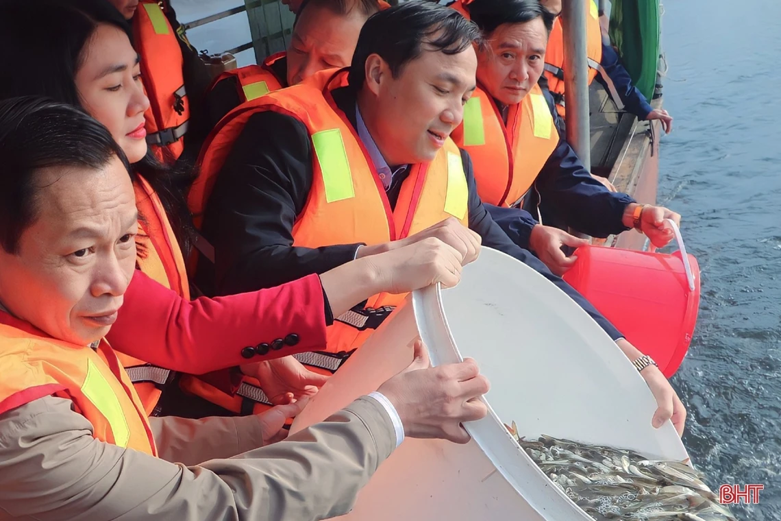 Bí thư Tỉnh ủy tham gia nhiều hoạt động ý nghĩa đầu năm mới tại huyện Vũ Quang