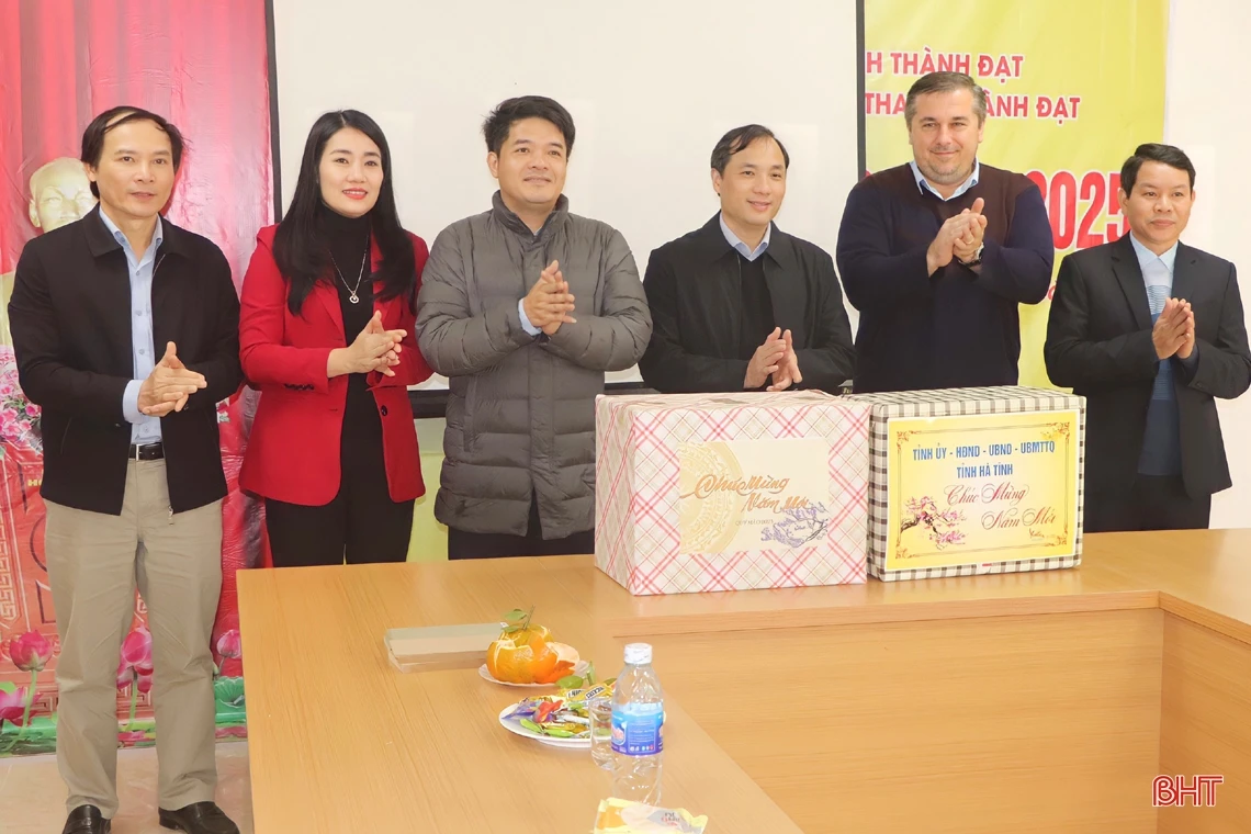 Bí thư Tỉnh ủy tham gia nhiều hoạt động ý nghĩa đầu năm mới tại huyện Vũ Quang