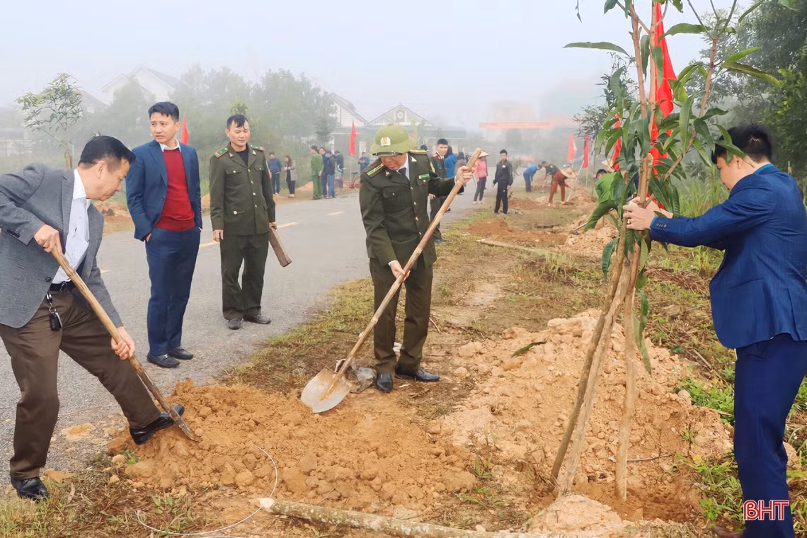 Bí thư Tỉnh ủy tham gia nhiều hoạt động ý nghĩa đầu năm mới tại huyện Vũ Quang