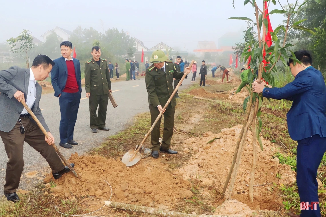 Bí thư Tỉnh ủy tham gia nhiều hoạt động ý nghĩa đầu năm mới tại huyện Vũ Quang