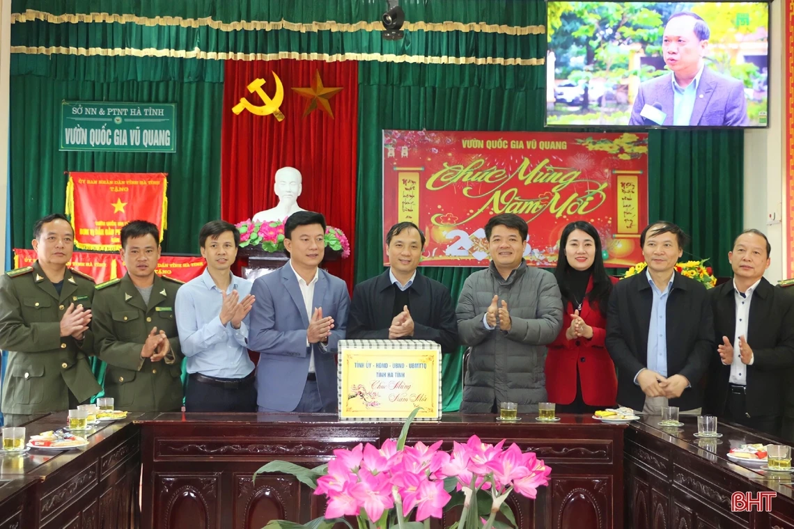 Bí thư Tỉnh ủy tham gia nhiều hoạt động ý nghĩa đầu năm mới tại huyện Vũ Quang