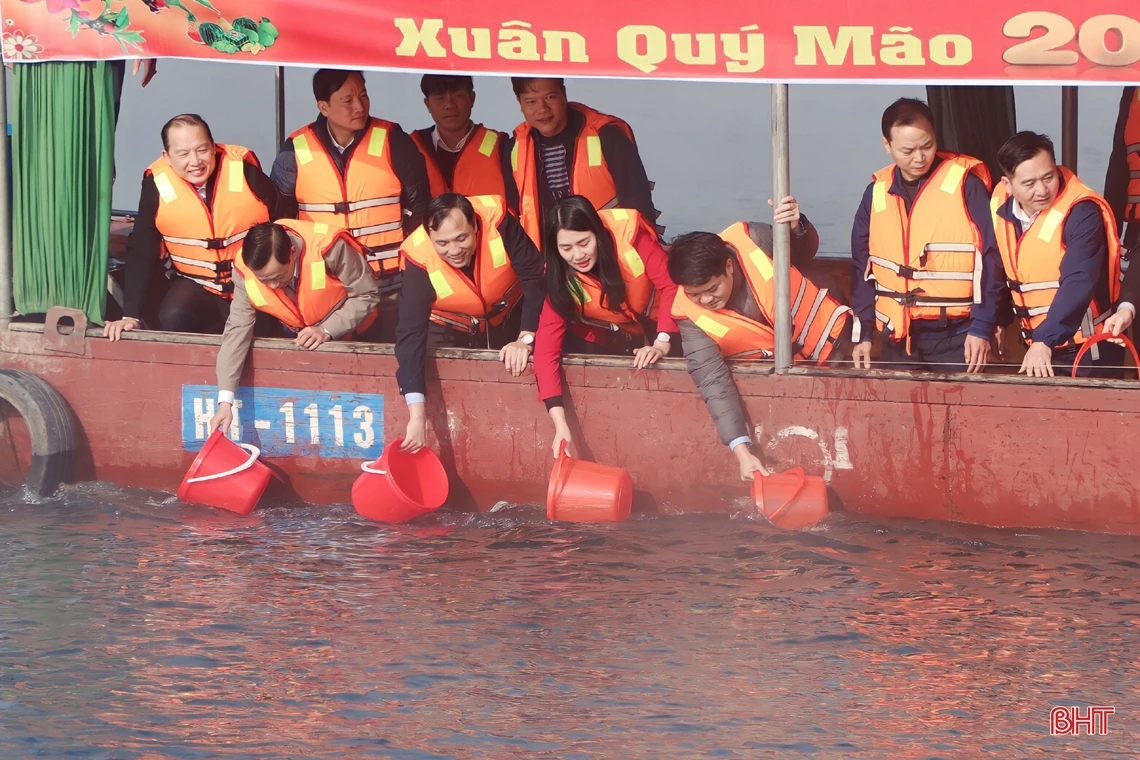 Bí thư Tỉnh ủy tham gia nhiều hoạt động ý nghĩa đầu năm mới tại huyện Vũ Quang