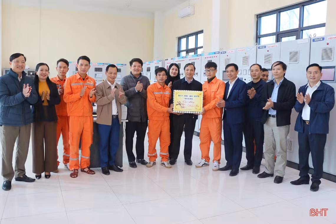 Bí thư Tỉnh ủy tham gia nhiều hoạt động ý nghĩa đầu năm mới tại huyện Vũ Quang