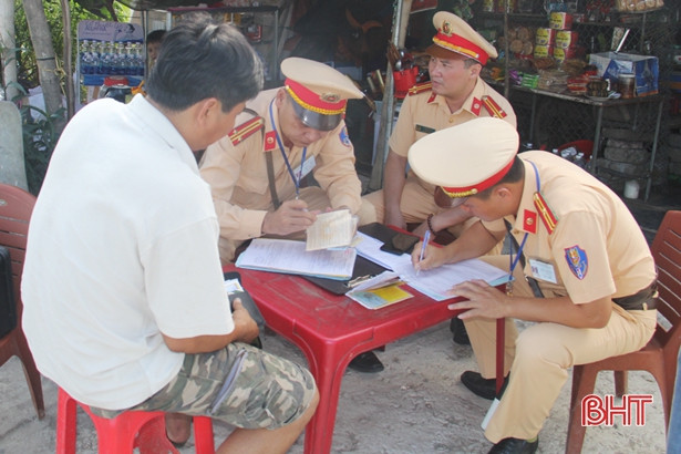 2 ngày ra quân, Công an Hà Tĩnh tạm giữ 178 phương tiện vi phạm
