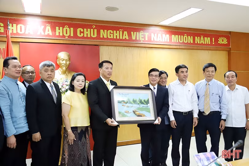 Hà Tĩnh - Nọng Khai tăng cường quan hệ, hợp tác cùng phát triển