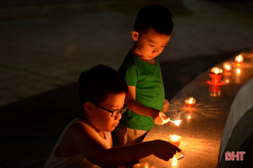 1.070 ngọn nến tri ân các anh hùng liệt sỹ ở TX Kỳ Anh