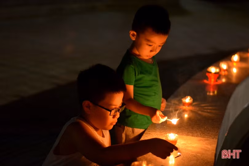 1.070 ngọn nến tri ân các anh hùng liệt sỹ ở TX Kỳ Anh